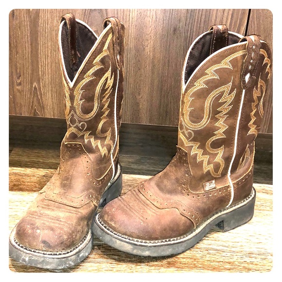 rounded cowgirl boots